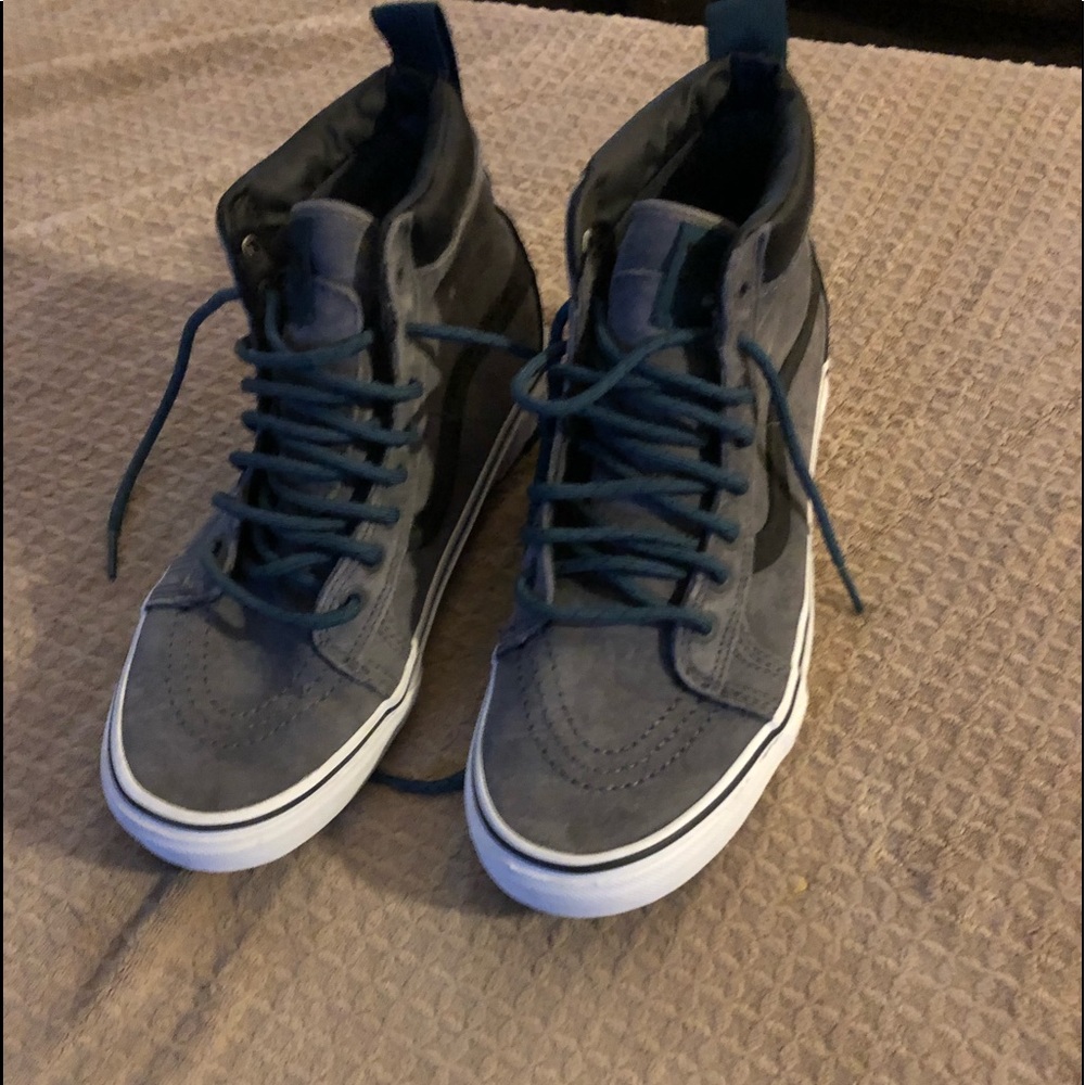 High top vans. Brand new women’s 9 men’s 7 1/2
